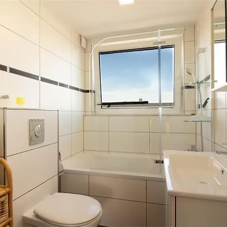 Helle Mit Stellplatz Apartman