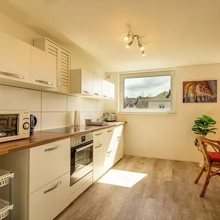 Helle Mit Stellplatz Apartman *